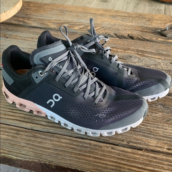 On Running Women's Black and Gray Running Shoes - Picture 1 of 3